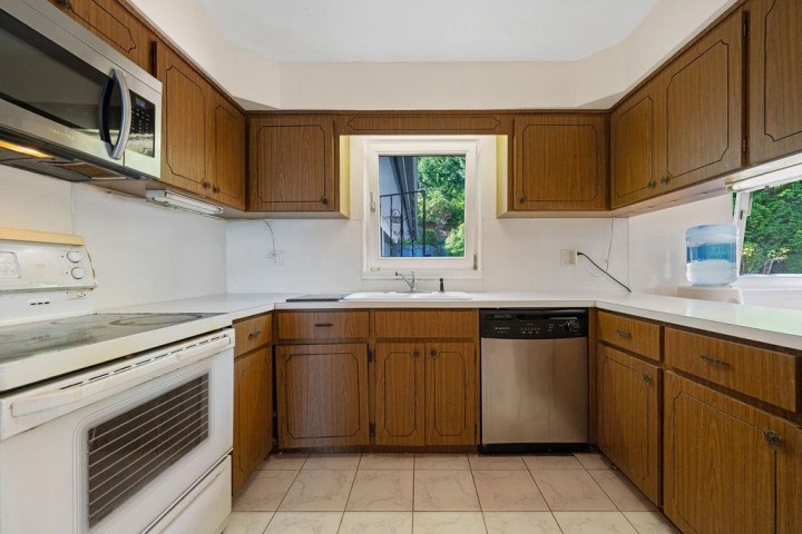 Photo 13 at 1373 Camwell Drive, Chartwell, West Vancouver