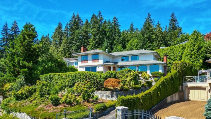 Photo 3 at 1373 Camwell Drive, Chartwell, West Vancouver