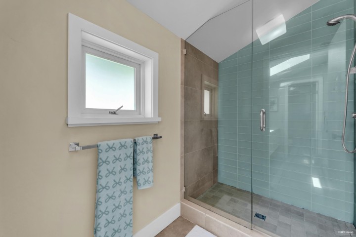 Photo 27 at 866 20th Street, Ambleside, West Vancouver