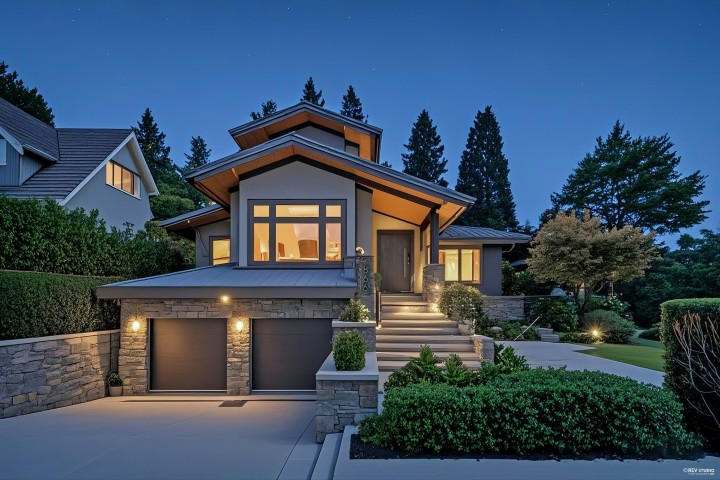 Photo 2 at 866 20th Street, Ambleside, West Vancouver