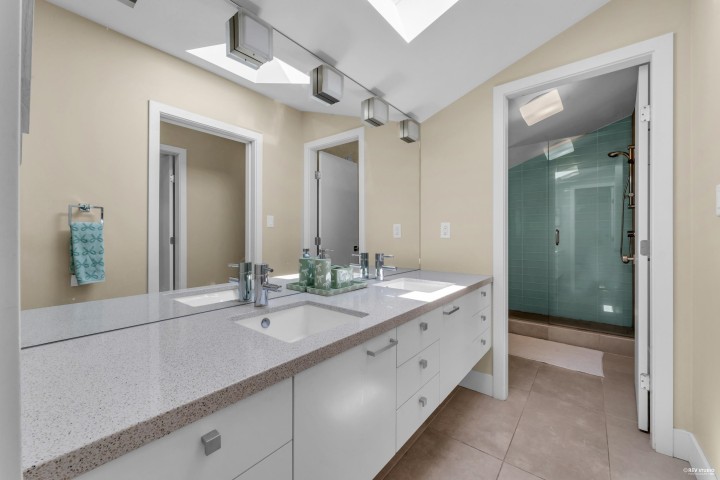 Photo 33 at 866 20th Street, Ambleside, West Vancouver