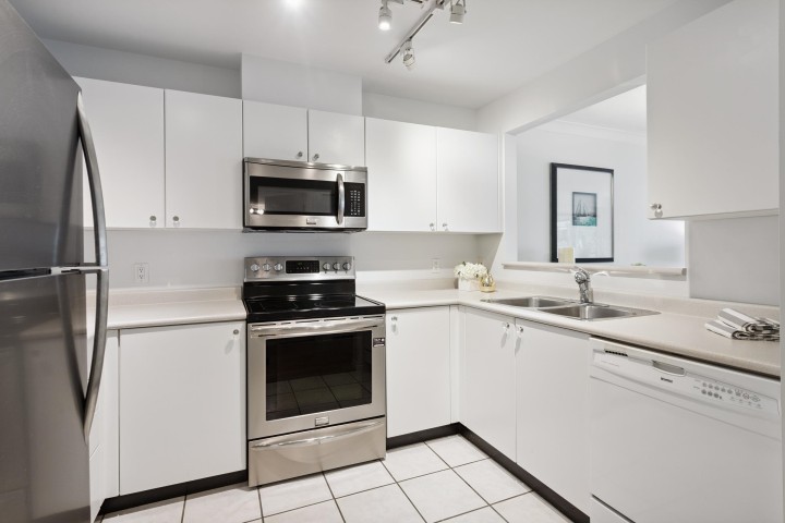 Photo 6 at 305 - 3590 W 26th Avenue, Dunbar, Vancouver West