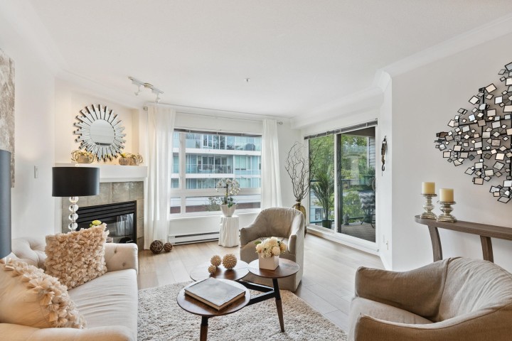 Photo 3 at 305 - 3590 W 26th Avenue, Dunbar, Vancouver West