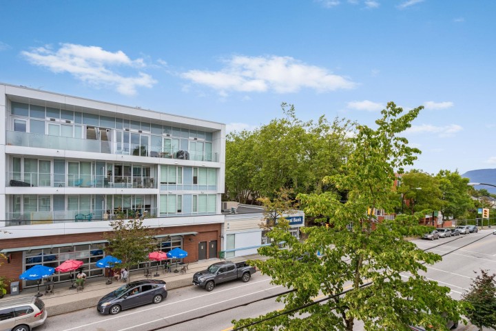 Photo 14 at 305 - 3590 W 26th Avenue, Dunbar, Vancouver West