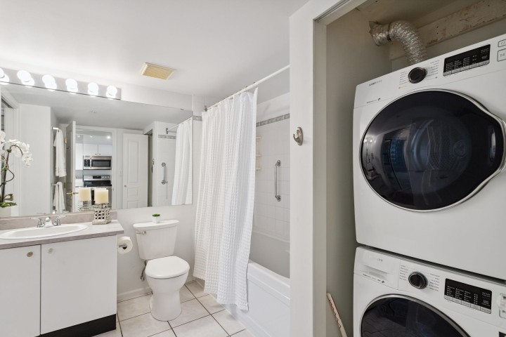 Photo 11 at 305 - 3590 W 26th Avenue, Dunbar, Vancouver West