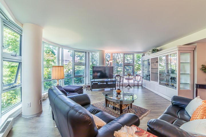 Photo 13 at 212 - 688 Fairchild Road, Oakridge VW, Vancouver West