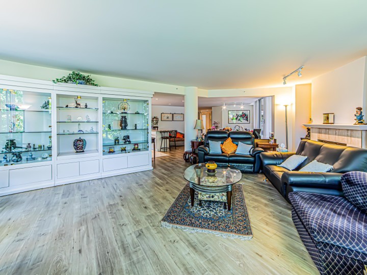 Photo 17 at 212 - 688 Fairchild Road, Oakridge VW, Vancouver West