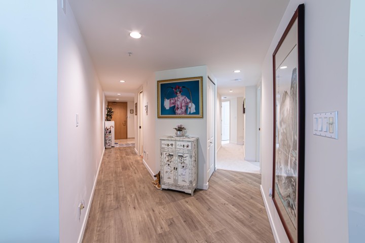 Photo 7 at 212 - 688 Fairchild Road, Oakridge VW, Vancouver West