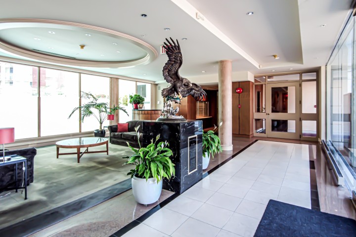 Photo 5 at 212 - 688 Fairchild Road, Oakridge VW, Vancouver West