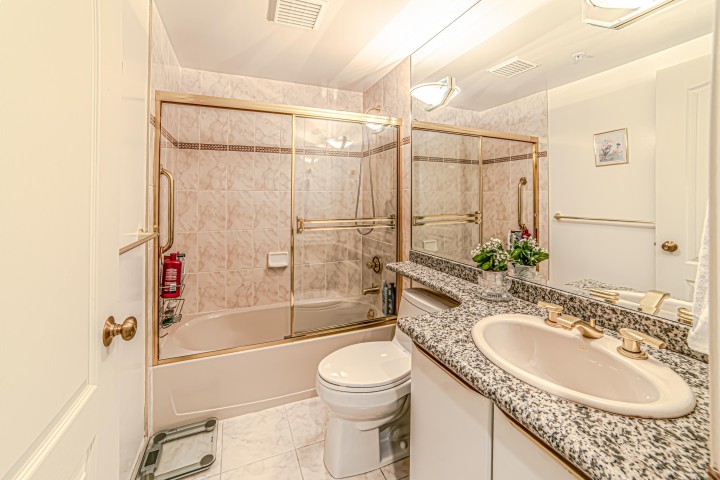 Photo 20 at 212 - 688 Fairchild Road, Oakridge VW, Vancouver West