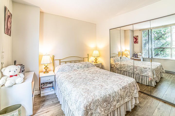 Photo 18 at 212 - 688 Fairchild Road, Oakridge VW, Vancouver West