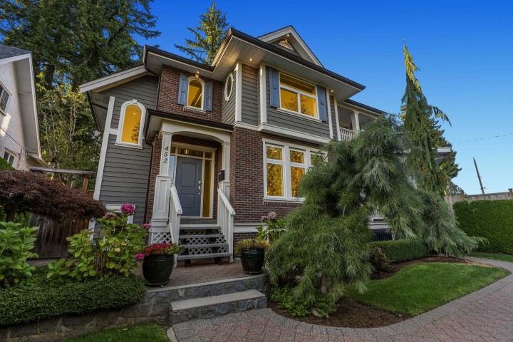 Photo 2 at 452 Tempe Crescent, Upper Lonsdale, North Vancouver