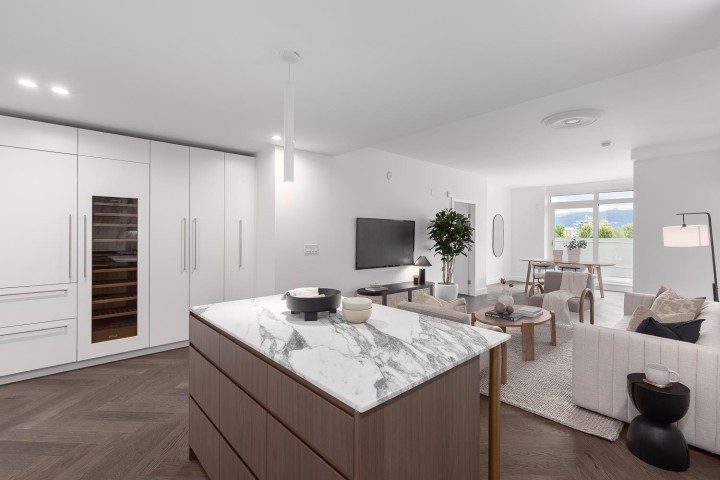 Photo 9 at 406 - 3668 W 10th Avenue, Kitsilano, Vancouver West