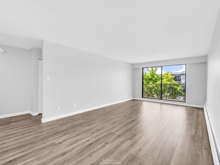 Photo 2 at 106 - 252 W 2nd Street, Lower Lonsdale, North Vancouver