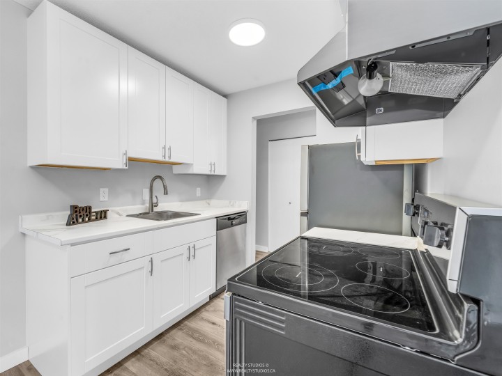 Photo 17 at 106 - 252 W 2nd Street, Lower Lonsdale, North Vancouver