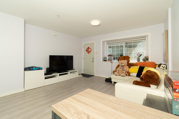 Photo 13 at 952 E 31st Avenue, Fraser VE, Vancouver East