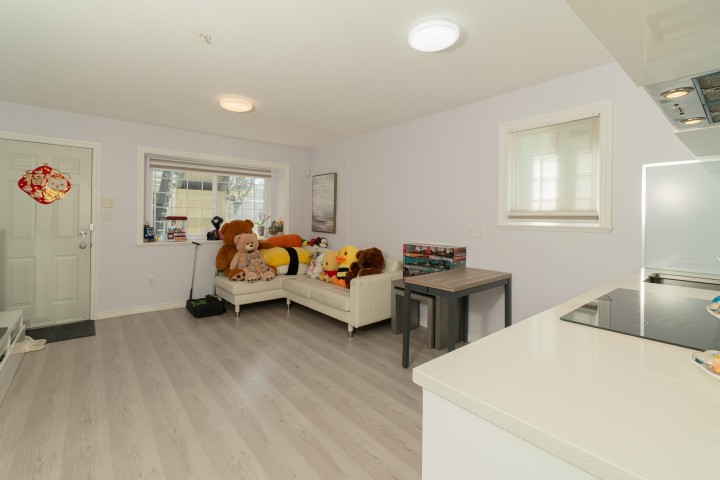 Photo 12 at 952 E 31st Avenue, Fraser VE, Vancouver East