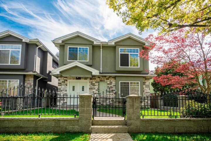 Photo 1 at 952 E 31st Avenue, Fraser VE, Vancouver East