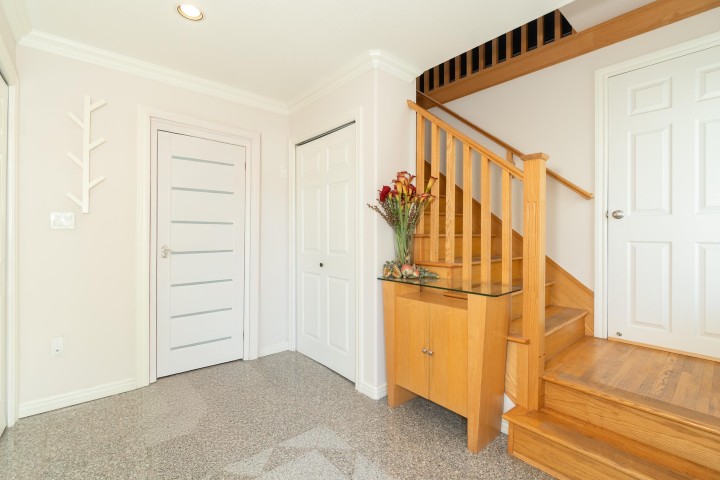 Photo 9 at 952 E 31st Avenue, Fraser VE, Vancouver East