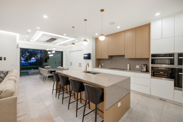 Photo 6 at 392 Ventura Crescent, Upper Delbrook, North Vancouver