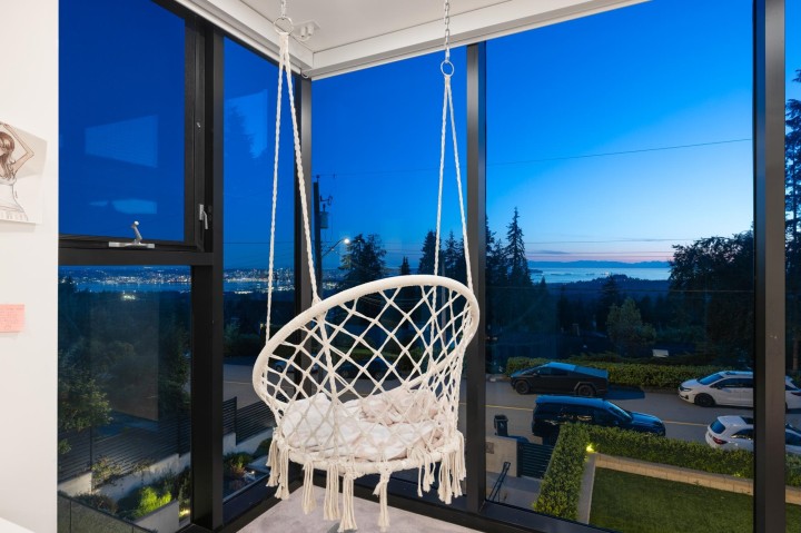 Photo 26 at 392 Ventura Crescent, Upper Delbrook, North Vancouver