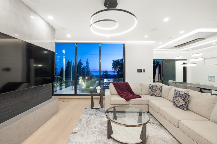 Photo 7 at 392 Ventura Crescent, Upper Delbrook, North Vancouver