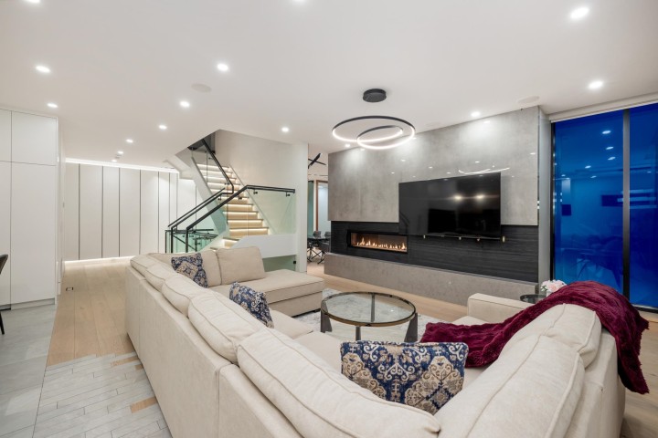 Photo 5 at 392 Ventura Crescent, Upper Delbrook, North Vancouver