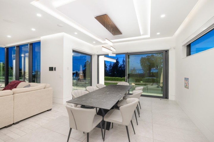 Photo 10 at 392 Ventura Crescent, Upper Delbrook, North Vancouver