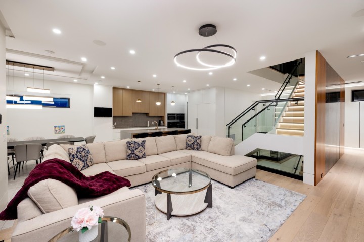 Photo 4 at 392 Ventura Crescent, Upper Delbrook, North Vancouver