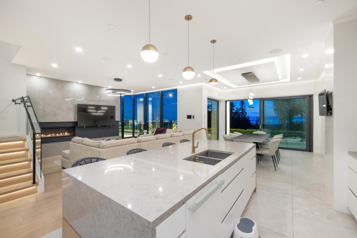 Photo 8 at 392 Ventura Crescent, Upper Delbrook, North Vancouver