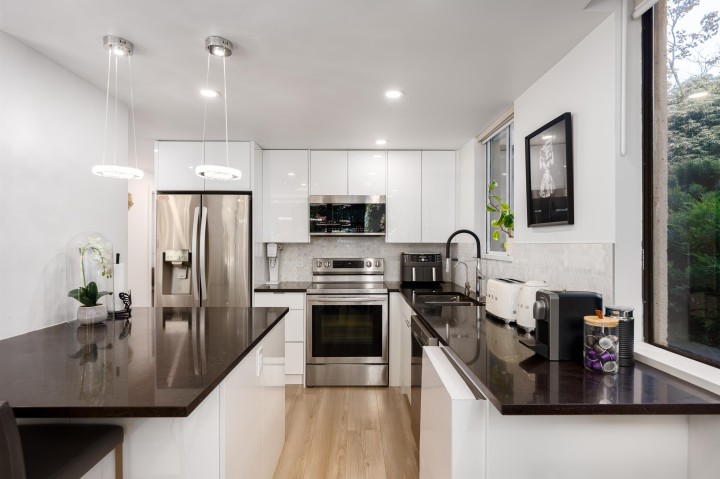 Photo 13 at L1 - 555 13th Street, Ambleside, West Vancouver