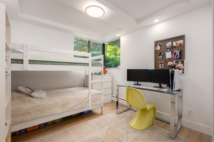 Photo 17 at L1 - 555 13th Street, Ambleside, West Vancouver