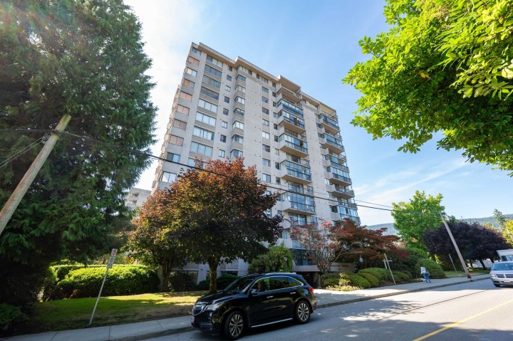 Photo 32 at L1 - 555 13th Street, Ambleside, West Vancouver