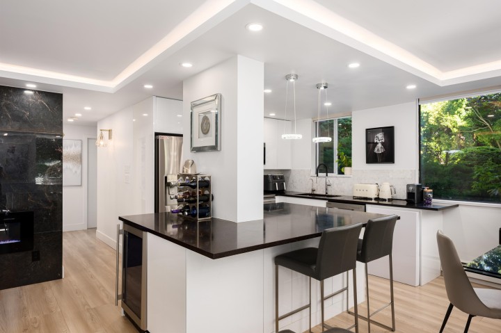 Photo 10 at L1 - 555 13th Street, Ambleside, West Vancouver