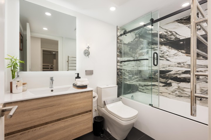 Photo 18 at L1 - 555 13th Street, Ambleside, West Vancouver