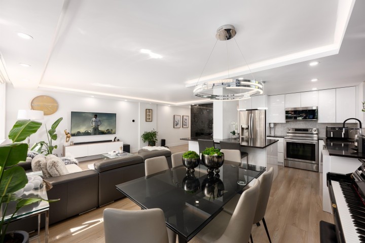 Photo 4 at L1 - 555 13th Street, Ambleside, West Vancouver