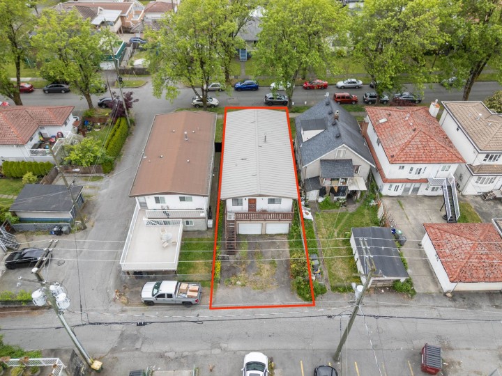 Photo 4 at 6966 Beatrice Street, Killarney VE, Vancouver East