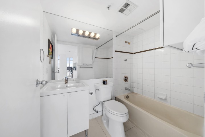 Photo 8 at 1709 - 438 Seymour Street, Downtown VW, Vancouver West