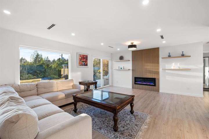 Photo 13 at 3812 Dalkeith Drive, Upper Lonsdale, North Vancouver