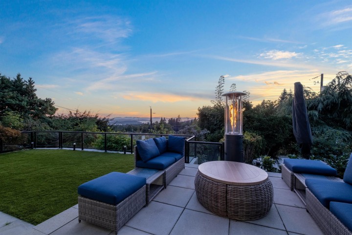 Photo 4 at 3812 Dalkeith Drive, Upper Lonsdale, North Vancouver