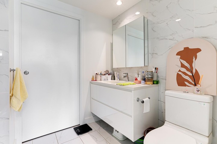 Photo 13 at 403 - 8181 Chester Street, South Vancouver, Vancouver East