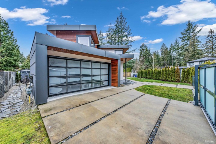 Photo 3 at 1075 Belvedere Drive, Canyon Heights NV, North Vancouver