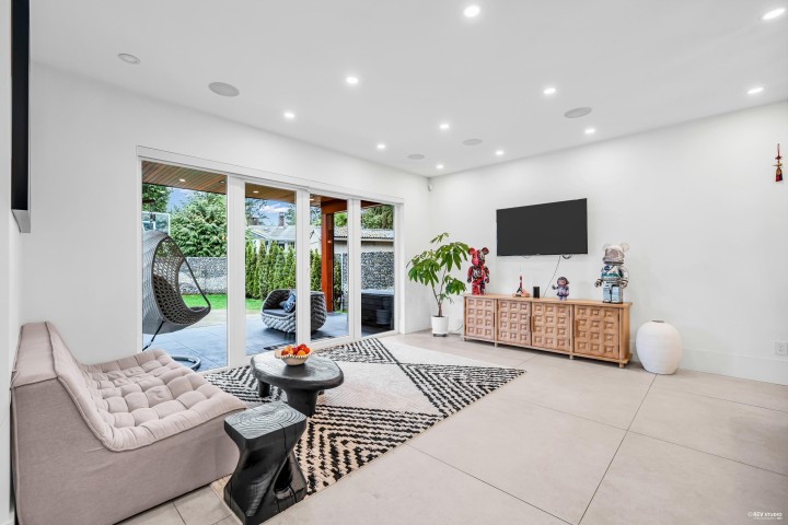 Photo 11 at 1075 Belvedere Drive, Canyon Heights NV, North Vancouver