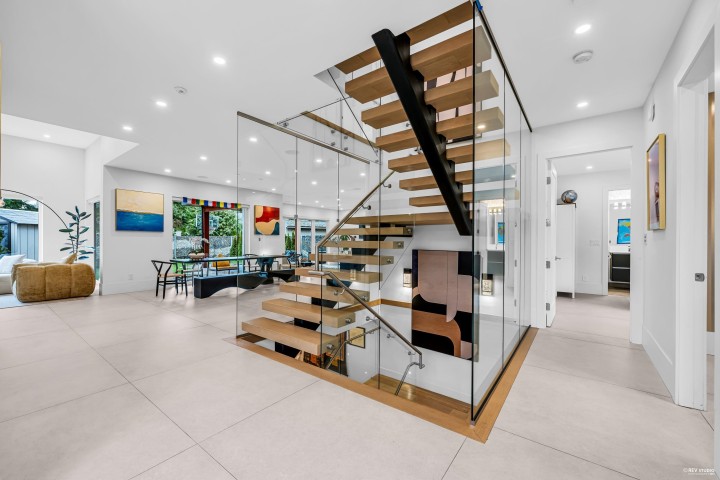 Photo 4 at 1075 Belvedere Drive, Canyon Heights NV, North Vancouver