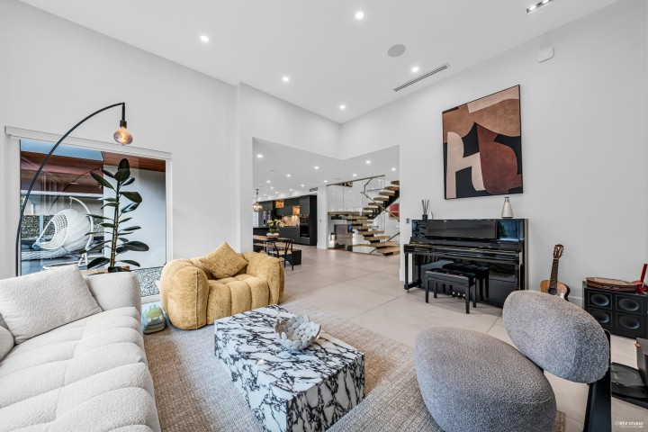 Photo 8 at 1075 Belvedere Drive, Canyon Heights NV, North Vancouver