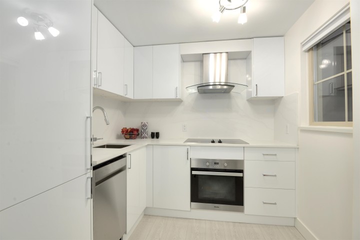 Photo 5 at 1604 - 121 W 15th Street, Central Lonsdale, North Vancouver