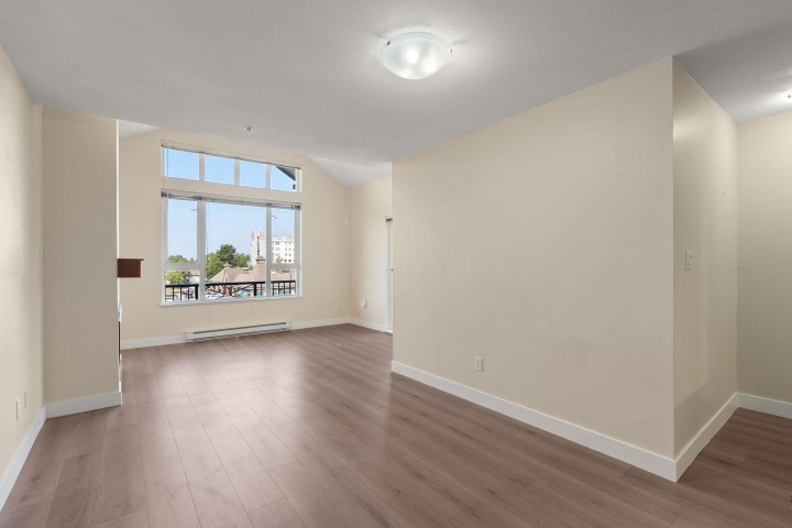 Photo 6 at 417 - 7089 Mont Royal Square, Champlain Heights, Vancouver East