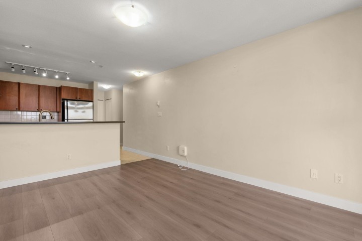 Photo 13 at 417 - 7089 Mont Royal Square, Champlain Heights, Vancouver East