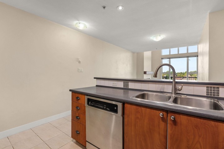 Photo 16 at 417 - 7089 Mont Royal Square, Champlain Heights, Vancouver East