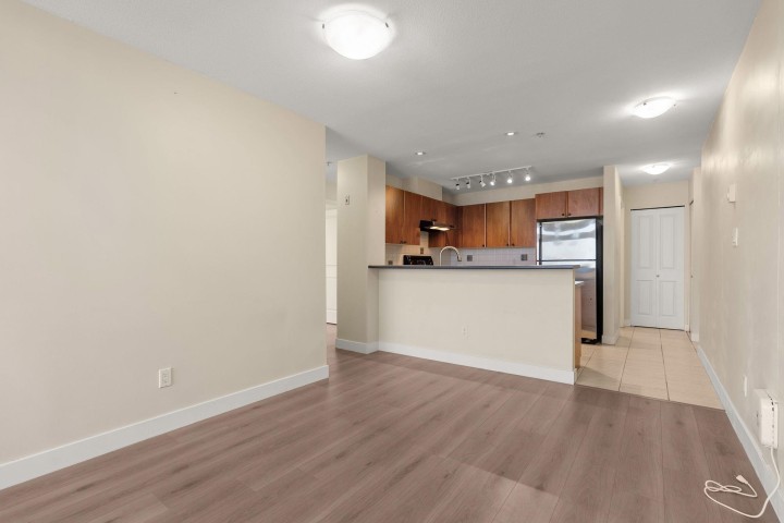 Photo 12 at 417 - 7089 Mont Royal Square, Champlain Heights, Vancouver East